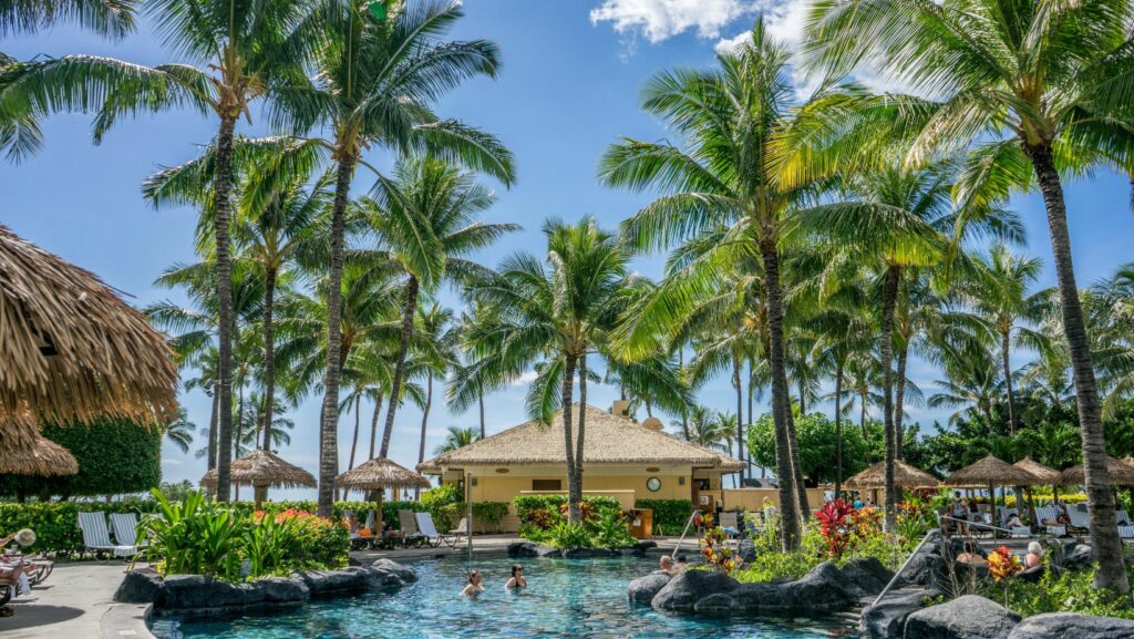 when is the best time to travel to hawaii